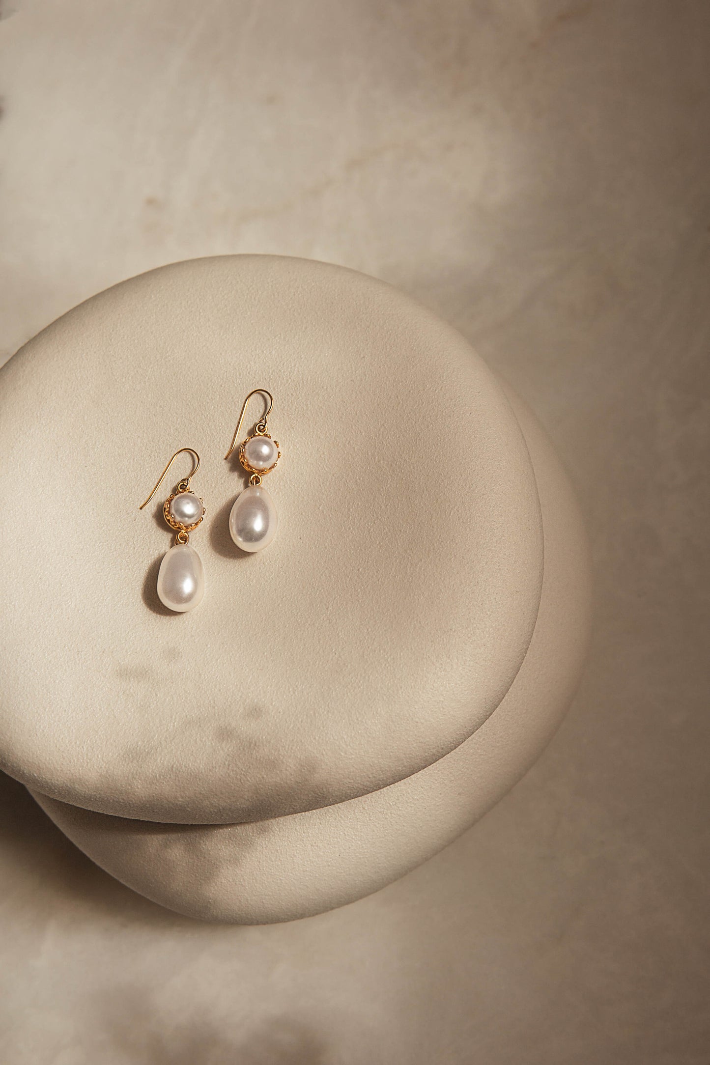 Mira Pearl Earrings