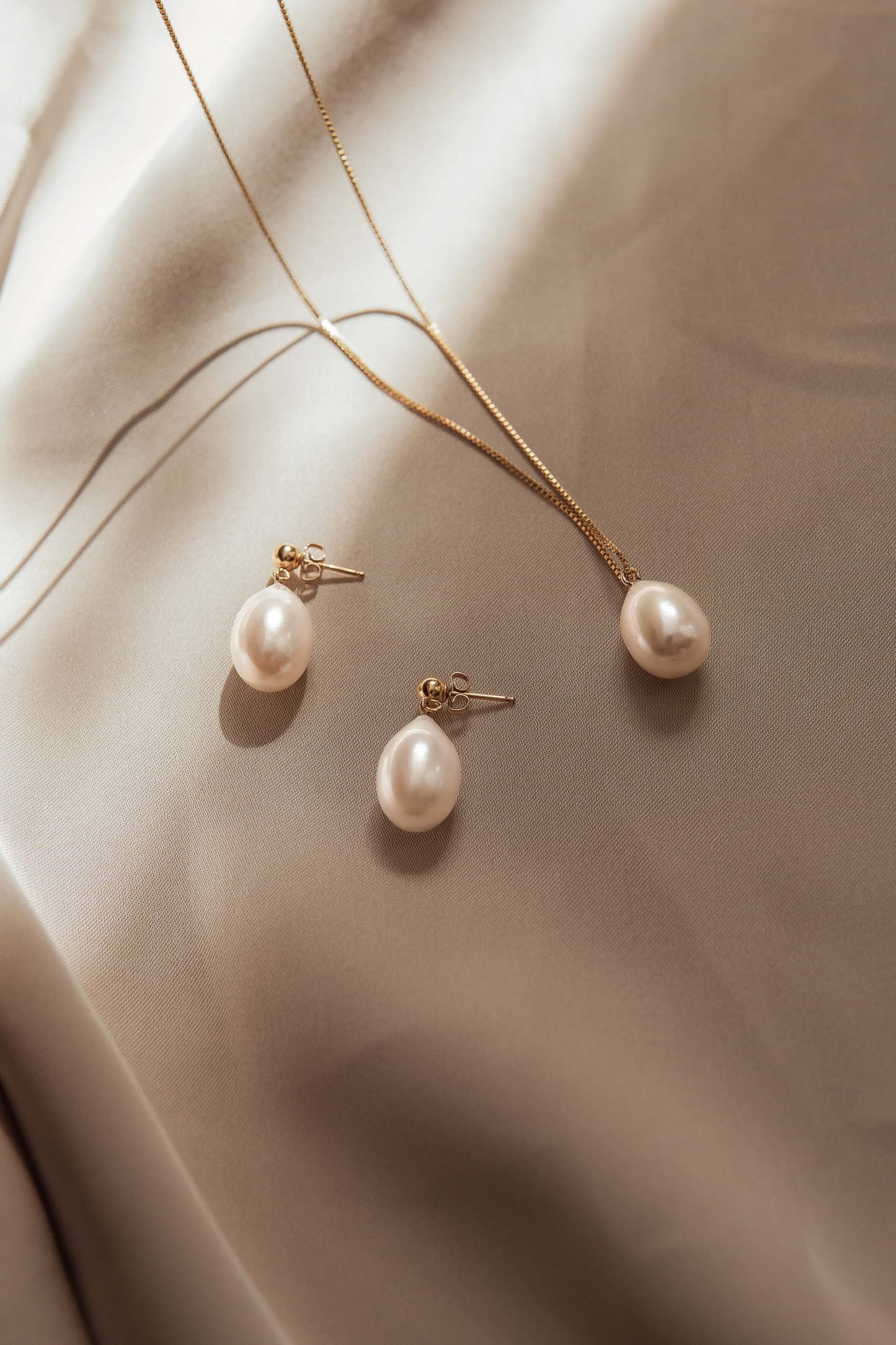 Giulia Pearl Earrings
