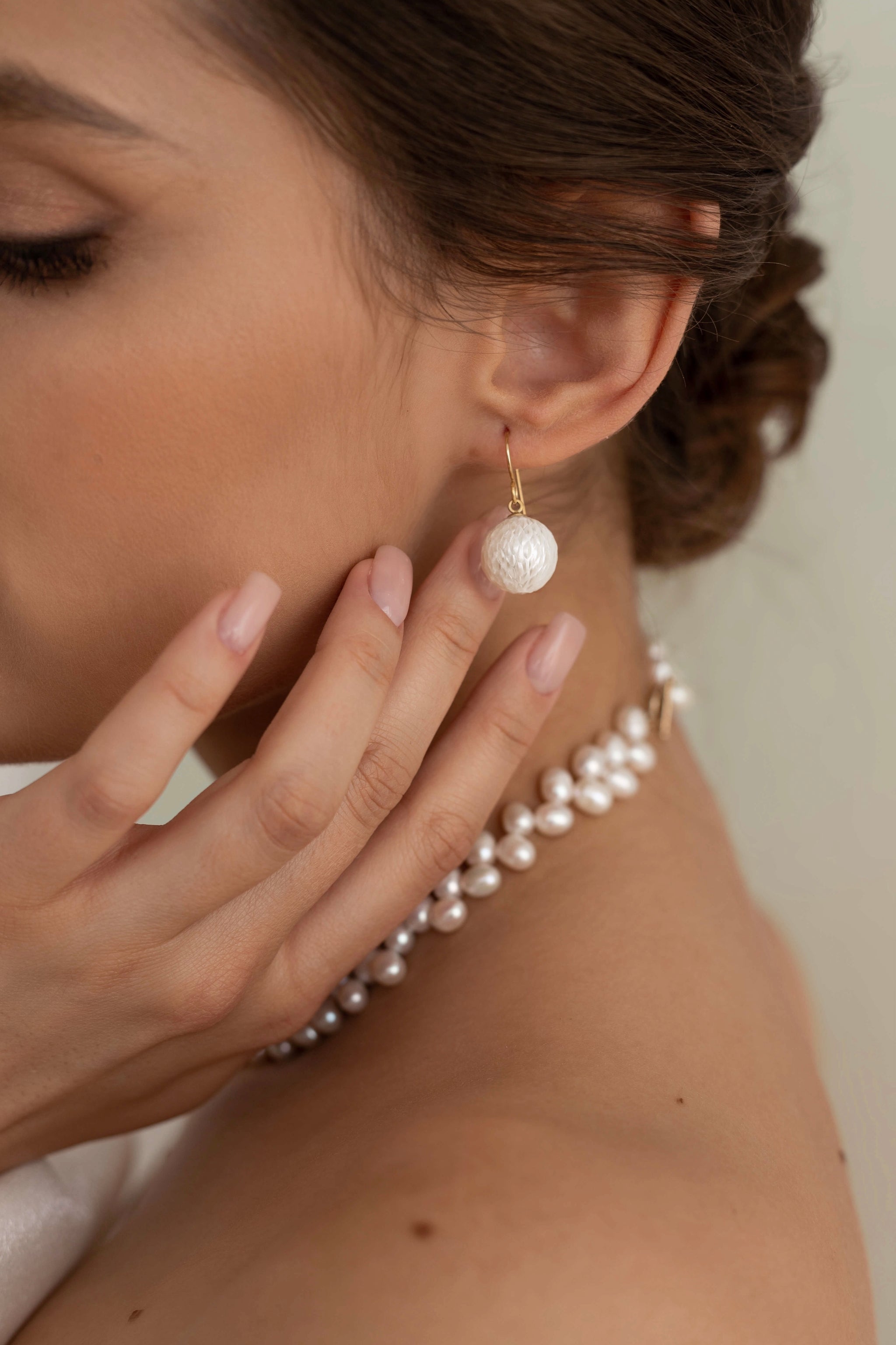 Carol Cassisa Trois Coquilles Blanches Earrings main image 1
