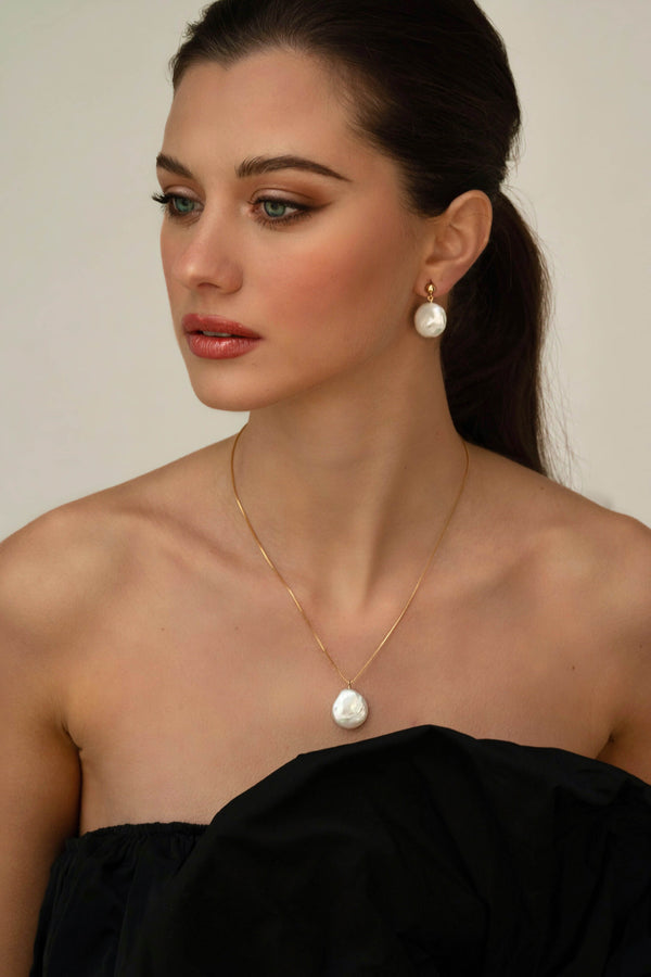 Luna Pearl Earrings